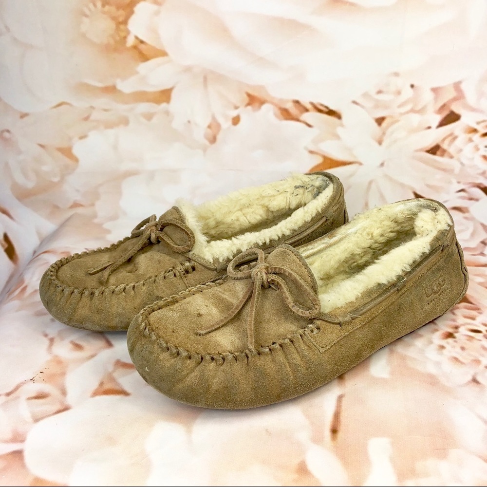 Ugg moccasins tan suede leather size 6